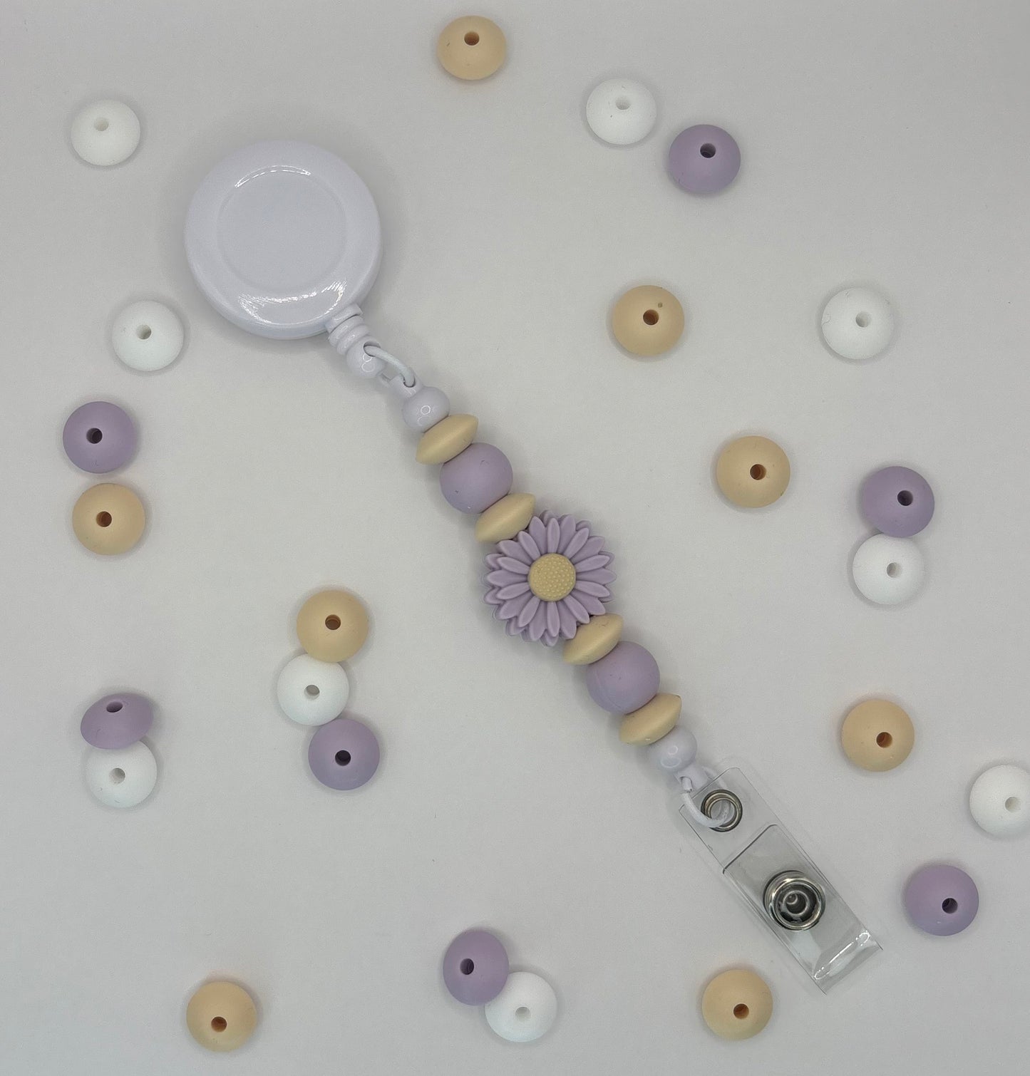 Attache rétractable pour badge