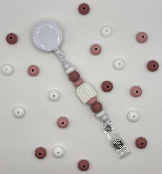 Attache rétractable pour badge