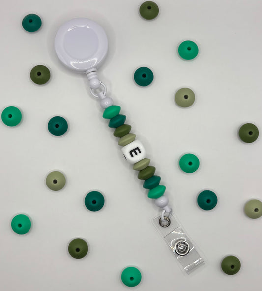 Attache rétractable pour badge